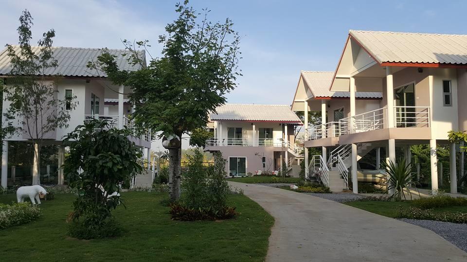 Hotel Baan Suan Geb Tawan Lop Buri Esterno foto