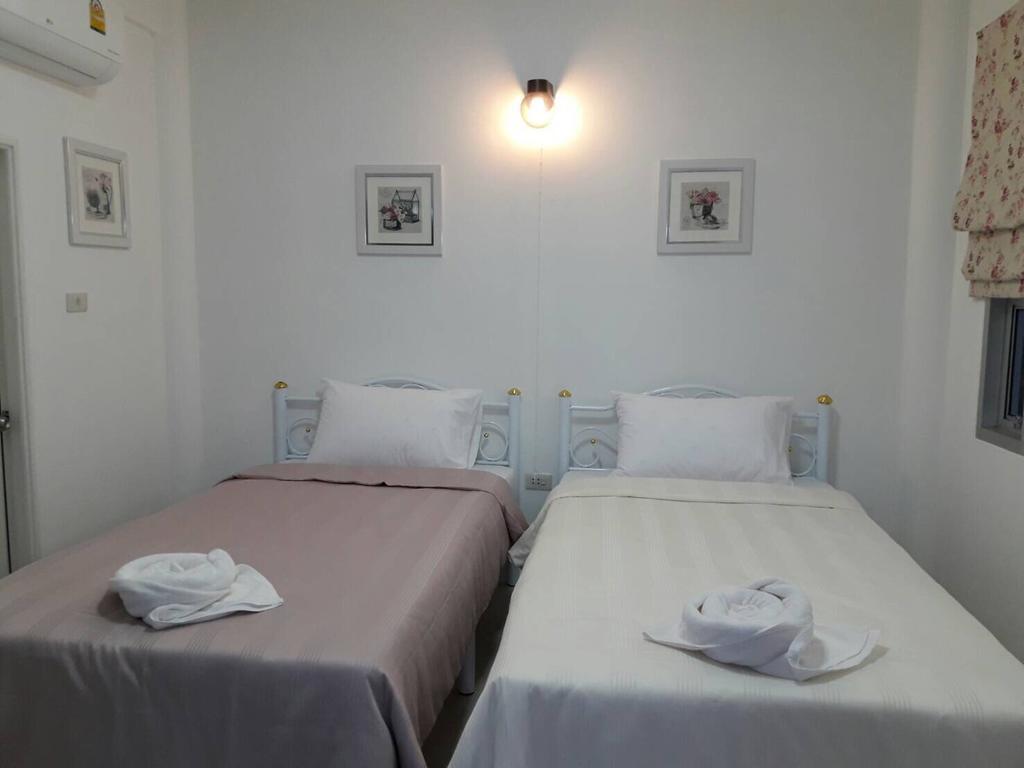 Hotel Baan Suan Geb Tawan Lop Buri Esterno foto