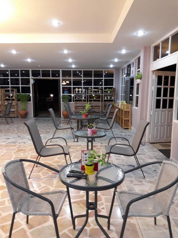 Hotel Baan Suan Geb Tawan Lop Buri Esterno foto